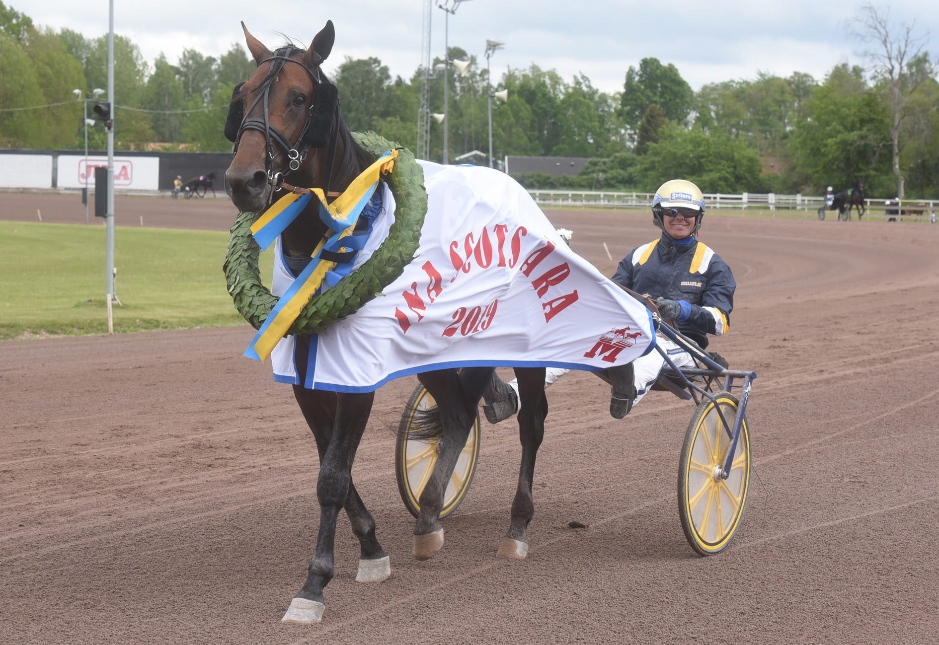 Favoriten höll för trycket i Ina Scots Ära