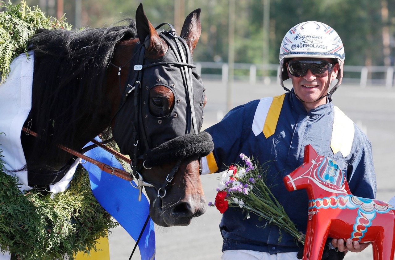 Milligan's School och Ulf Eriksson efter ny seger i Rättviks Midsommarloppet. Foto: Micke Gustafsson, ALN