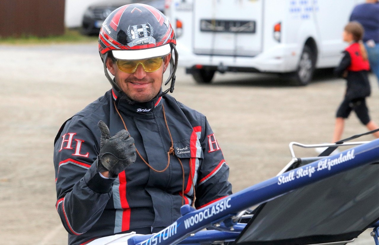 Henrik Larsson tränar en kul idé vi spelar på Romme. Foto: ALN