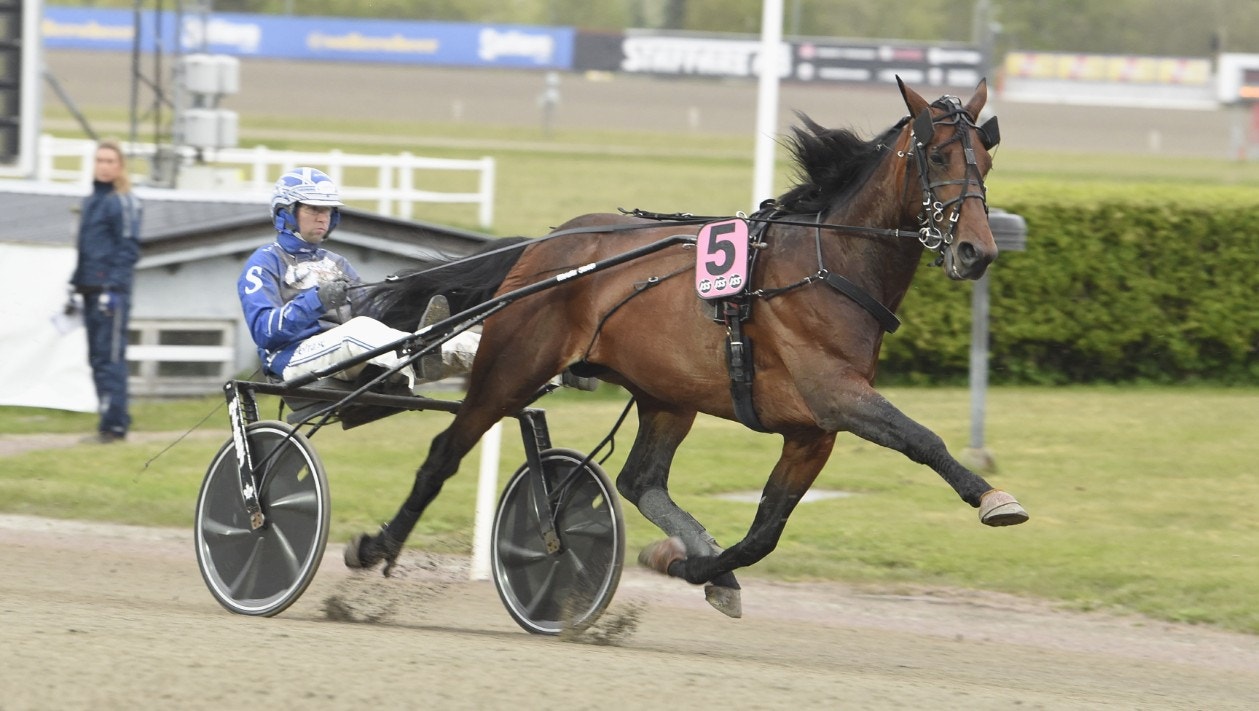 Zarenne Fas gör Hugo Åbergs fulltaligt. Foto: Christer Norin, ALN