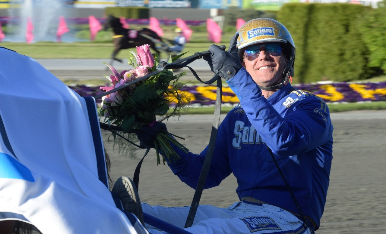 (139928) Björn Goop tummen upp_LN