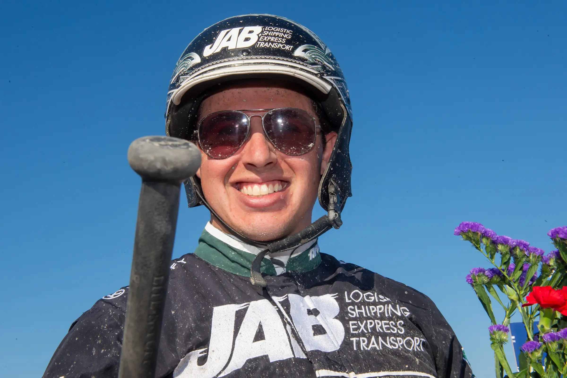 Arturssons rubriker: "åkandes över upploppet"