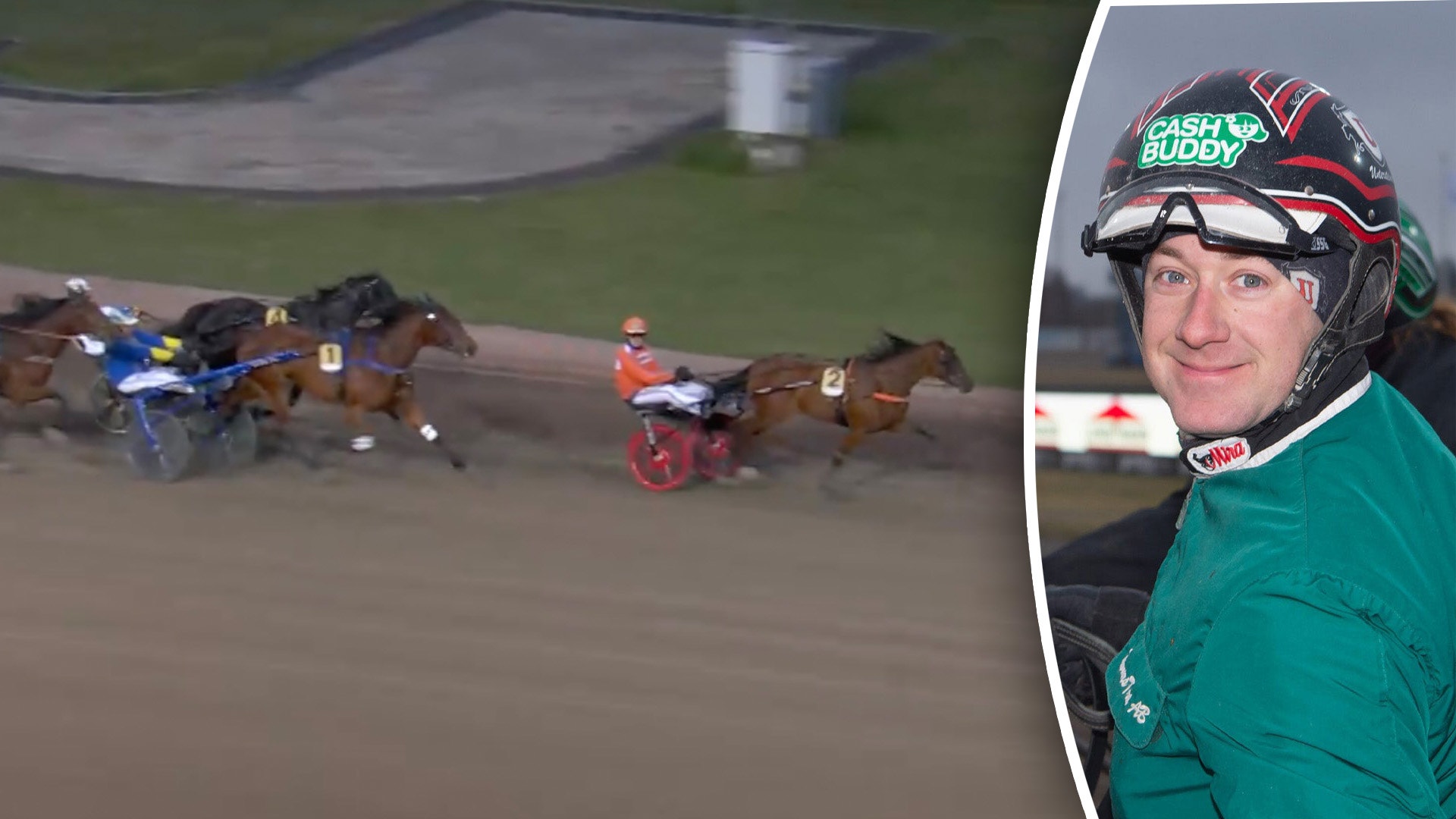 Sammansatt bild med travlopp på vänster sida där hästar och kuskar tävlar på en travbana, och ett porträtt på höger sida av en person i grön jacka och svart hjälm.