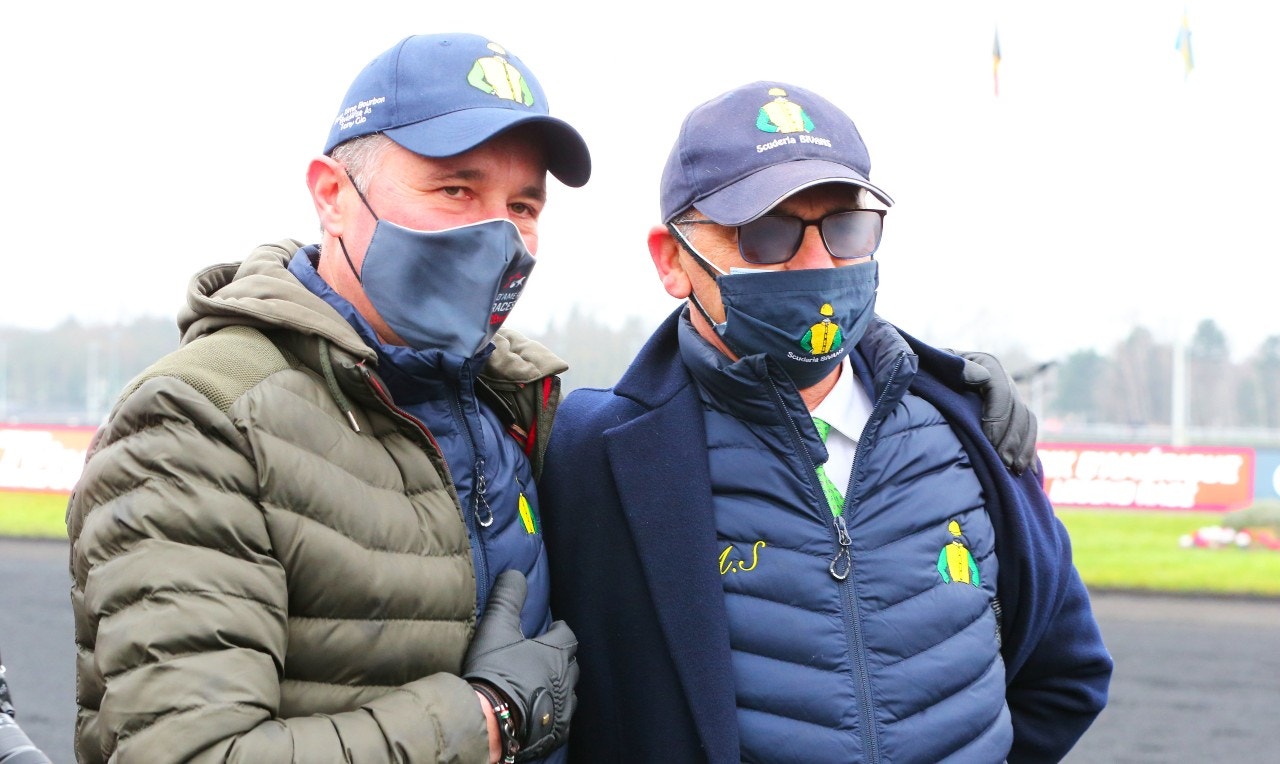 Antonio Somma tillsammans med tränaren Sébastien Guarato efter PdA-segern tidigare i år. Foto: Icon Sport, Scoop Dyga/Bildbyrån