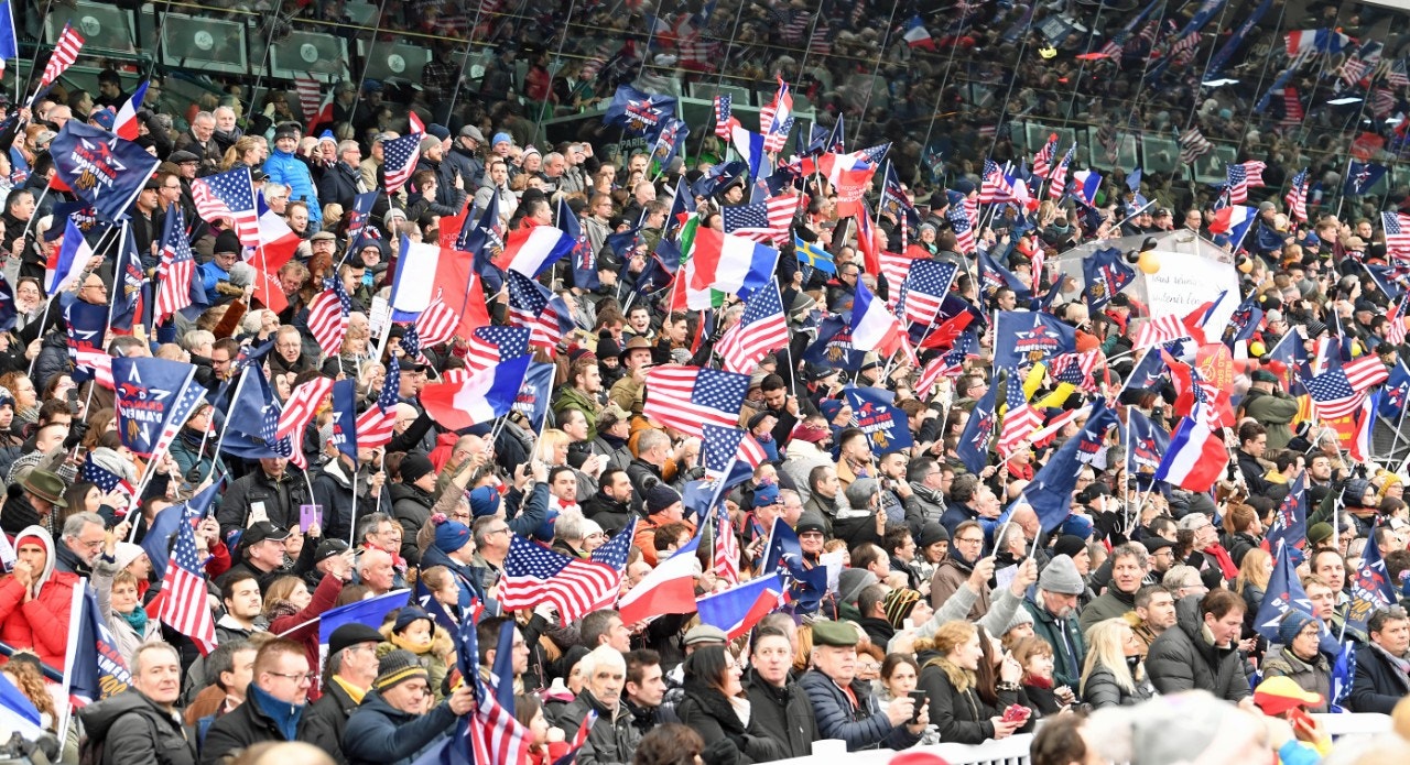 Närmare 40 000 personer befann sig i publiken när Prix d'Amérique avgjordes. Foto: Gerard Forni, Scoop Dyga