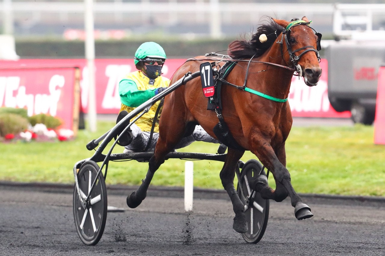 Face Time Bourbon på väg mot ny seger i Prix d'Amérique. Foto: Scoop Dyga, Icon Sport/Bildbyrån