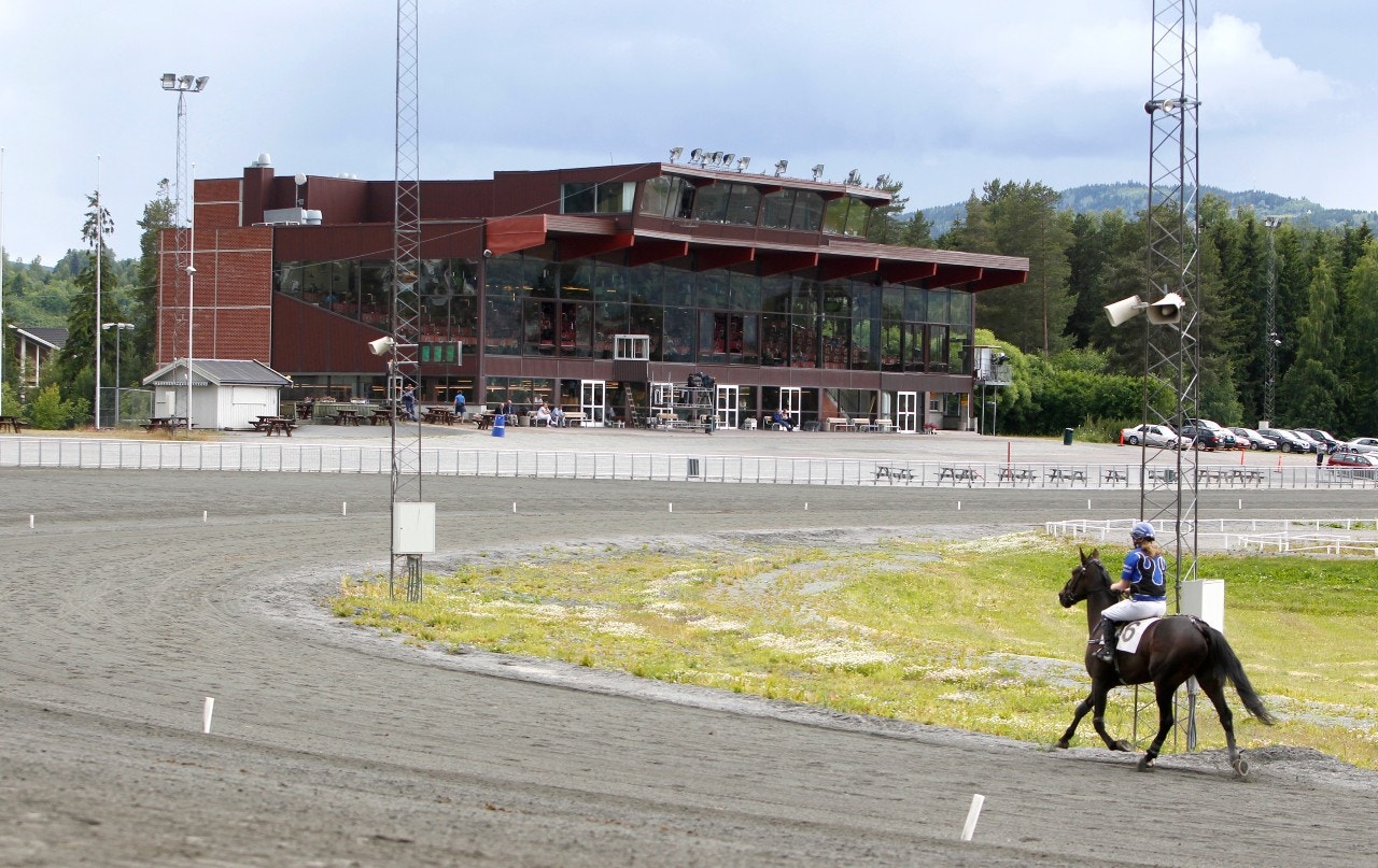 Biri tar över för Momarken