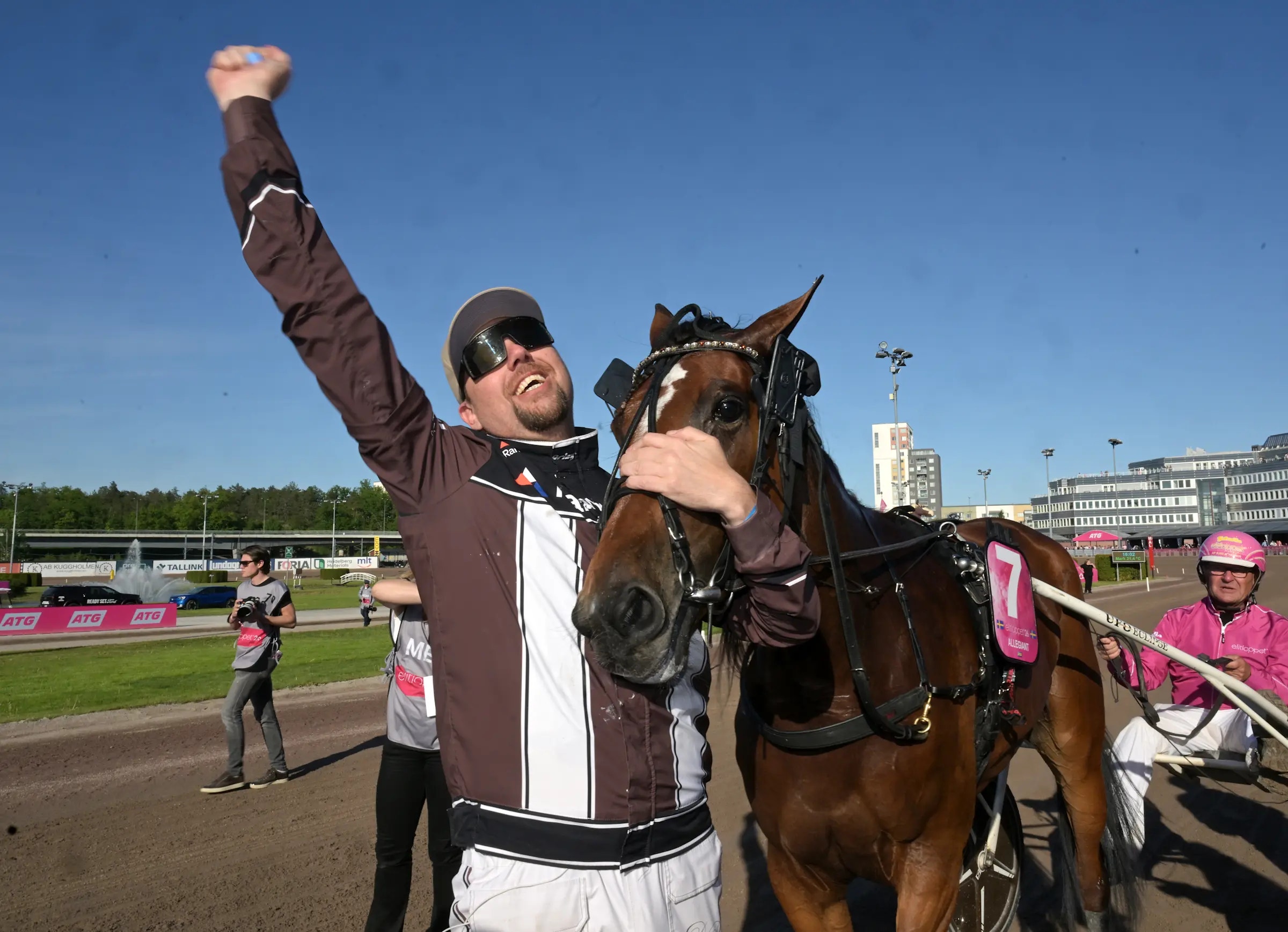 Redén rycker i tränarligan