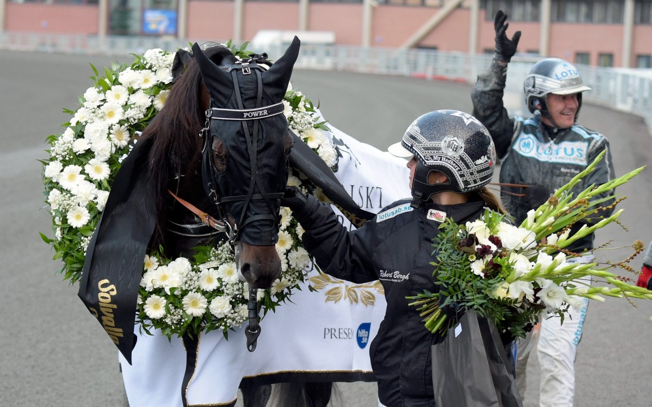 Ny succé i Paris för Power - efter seger i Prix de Croix. Foto: Martin Langels, ALN