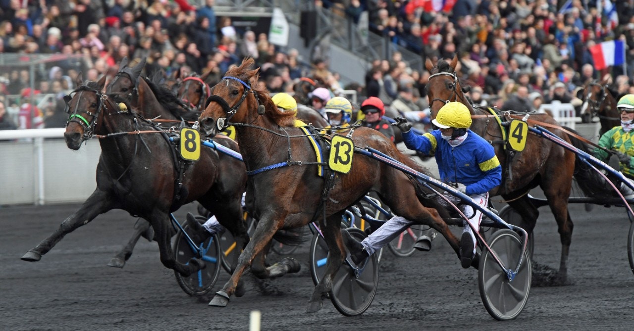 Hon gör det igen. Bélina Josselyn försvarade sin titel i Prix de Paris. Foto: Gerard Forni, Scoop Dyga